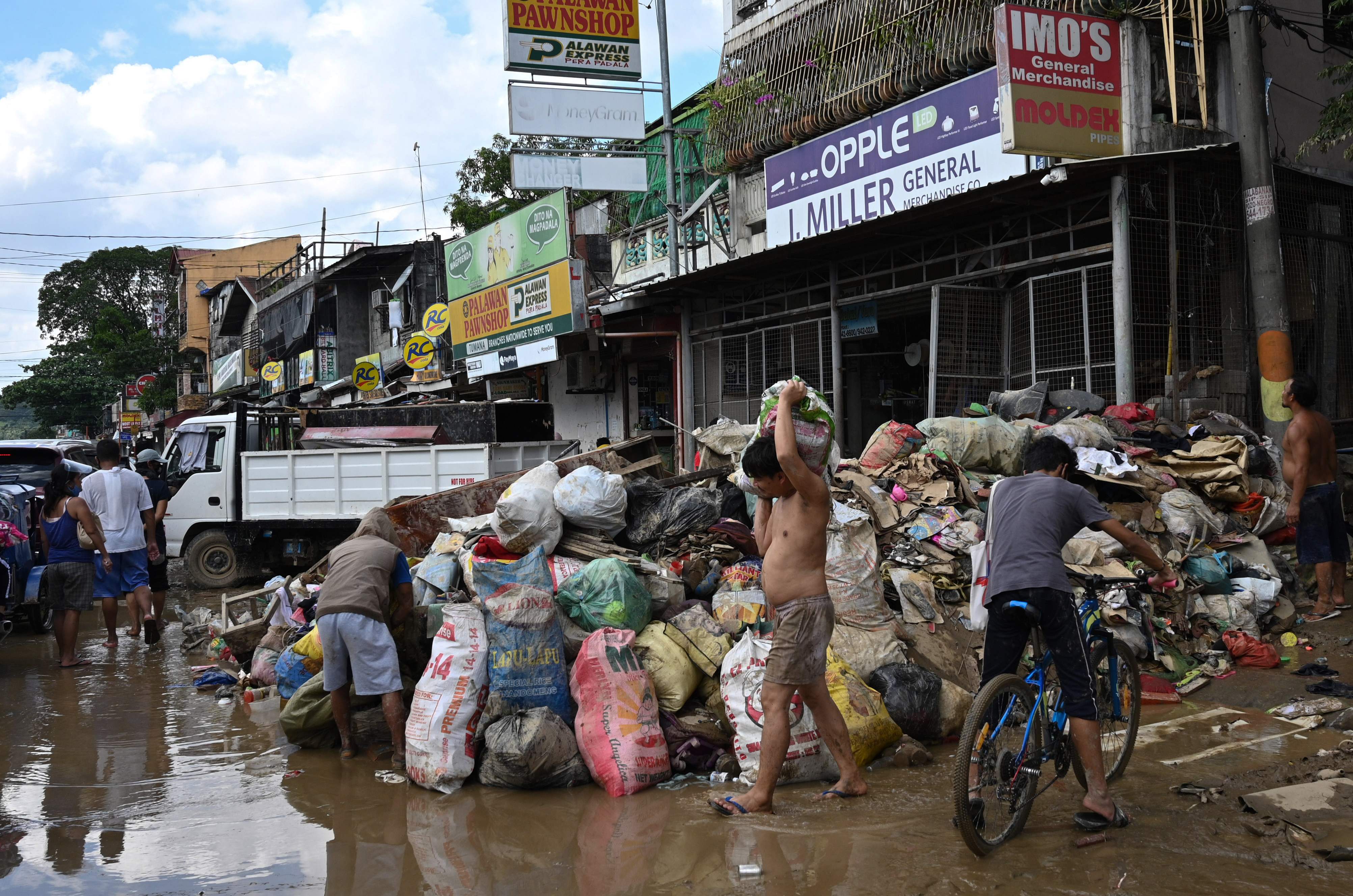 Dampak Topan vamco di Filipina