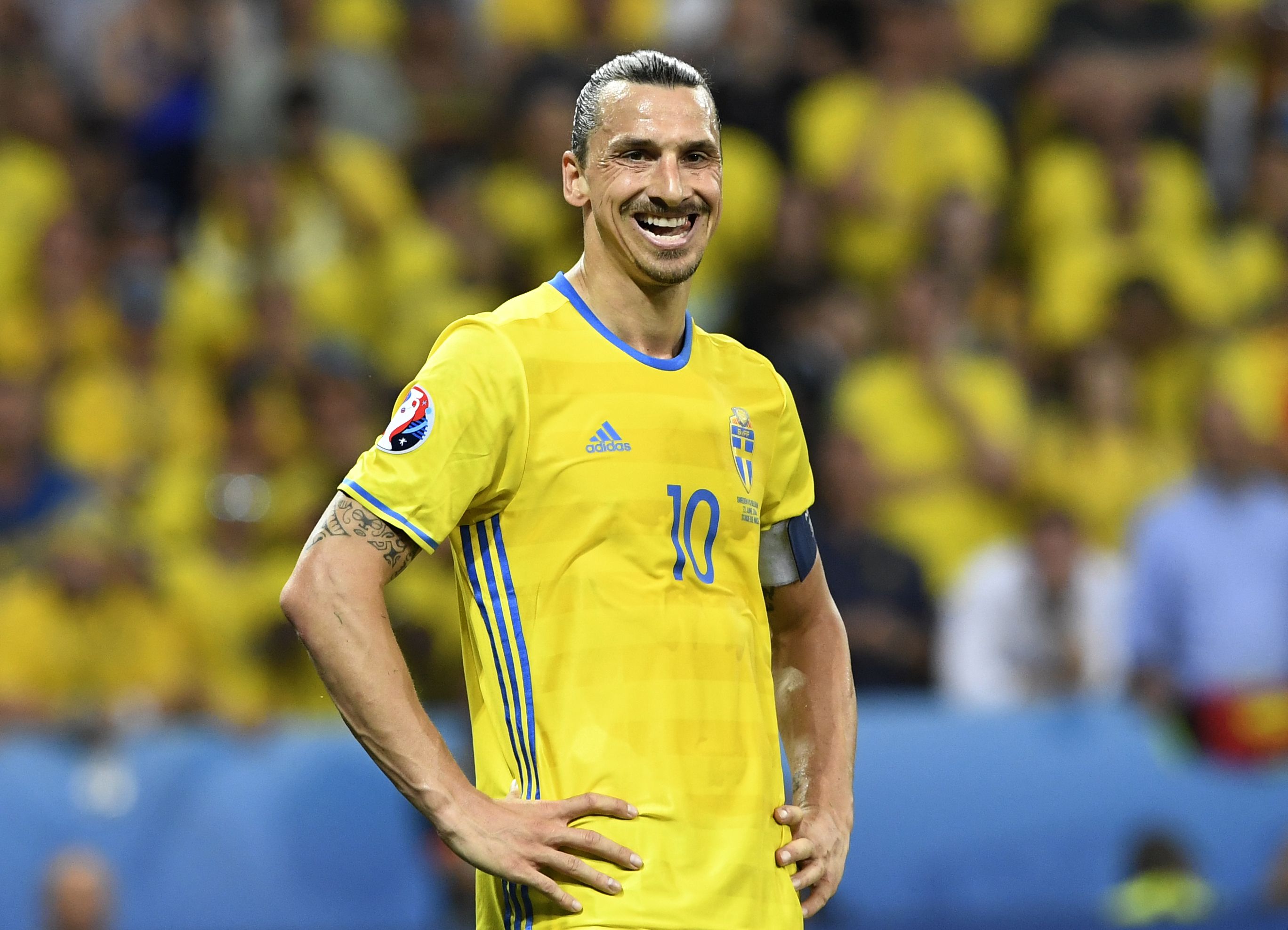 Zlatan Ibrahimovic kala membela timnas Swedia di ajang Piala Eropa 2016.