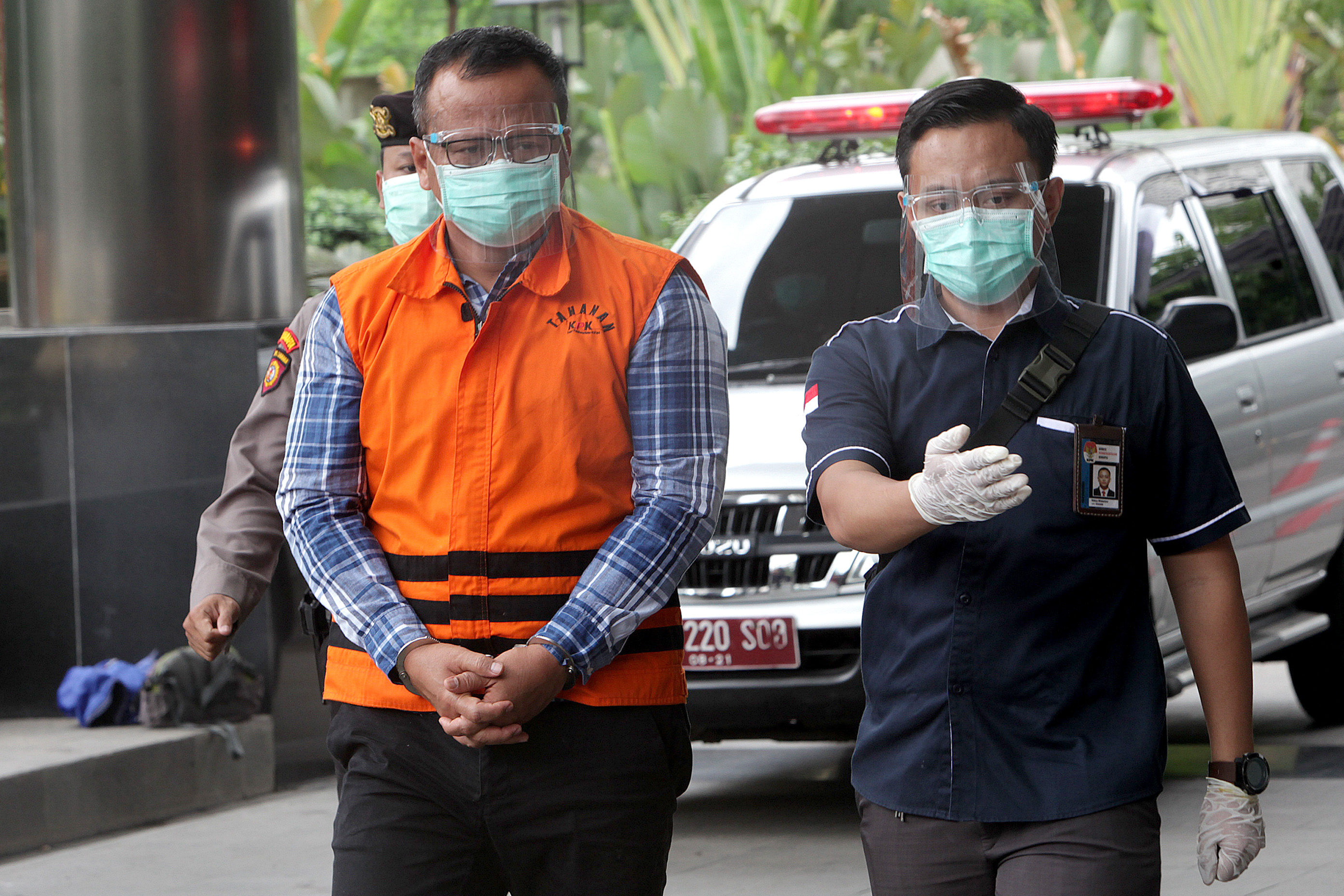 Tersangka Menteri Kelautan dan Perikanan Edhy Prabowo (kiri)