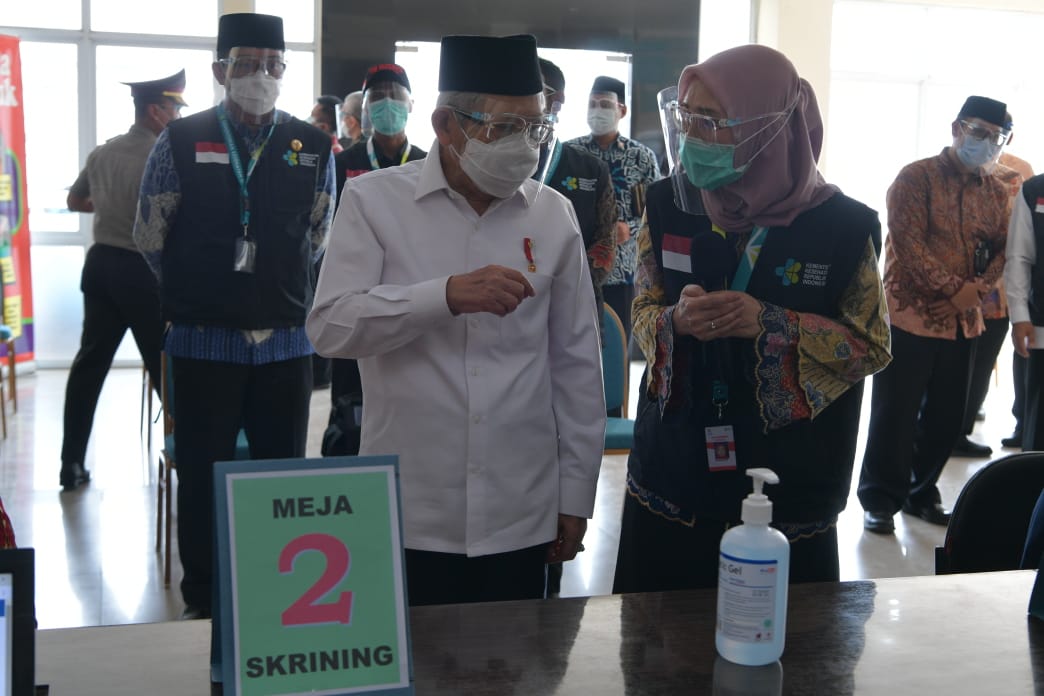 Wapres Tinjau Simulasi Vaksinasi Covid-19 di Puskesmas Cikarang, Kamis (19/11).