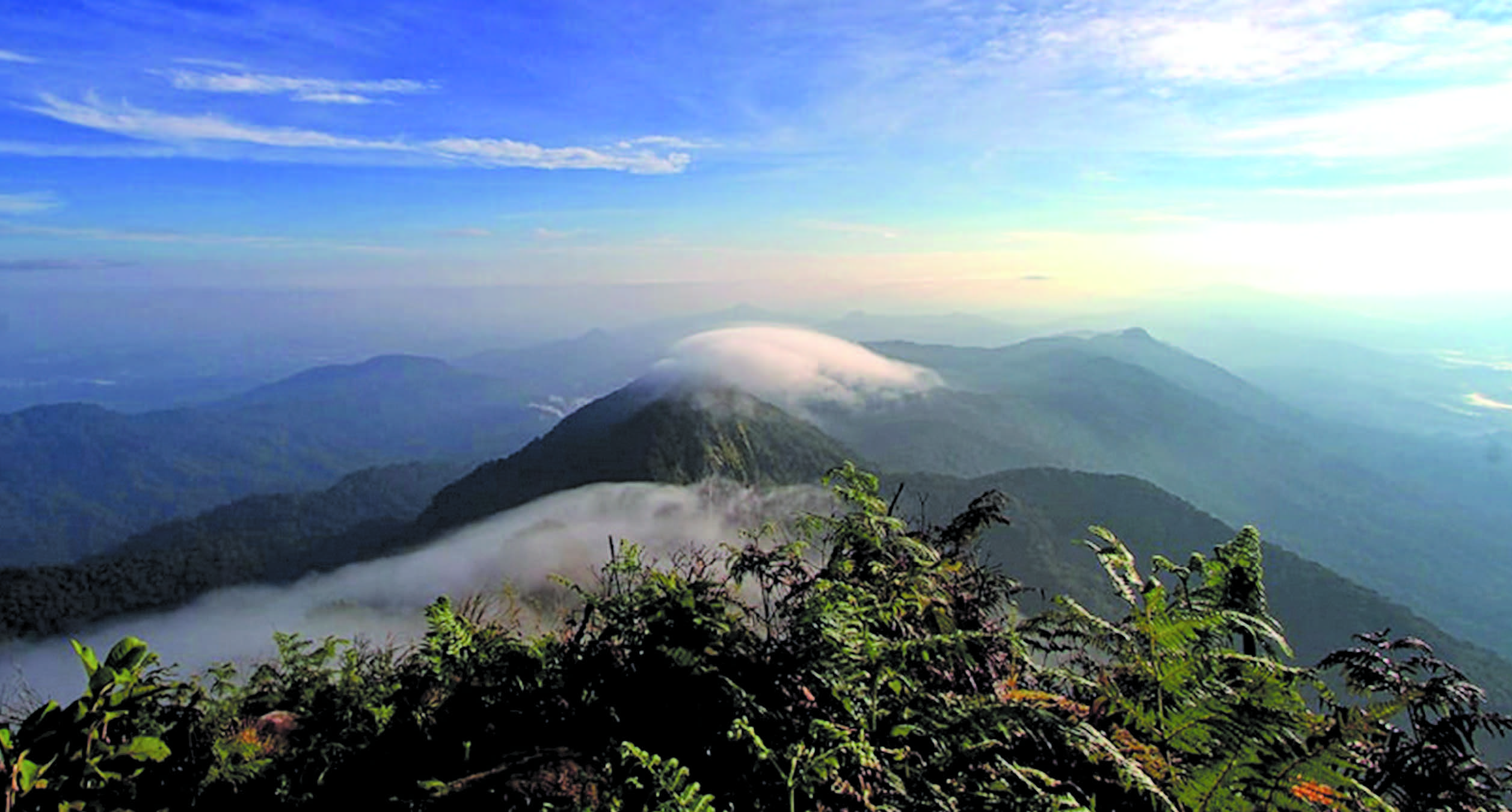 Gugusan puncak pengunungan Meratus di Kalimantan Selatan.