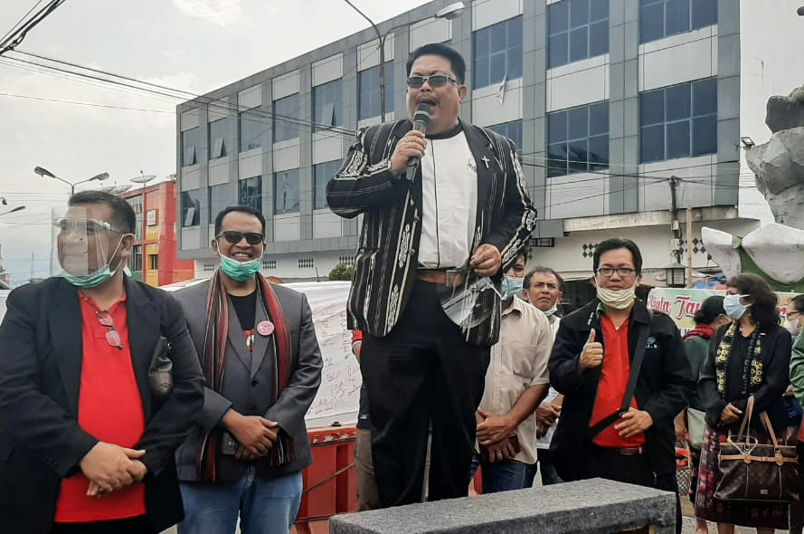 Sekretaris Umum Gereja Batak Karo Protestan (GBKP) Pdt Rehpelita Ginting berorasi menolak politik uang dalam pilkada Kabupaten Karo.