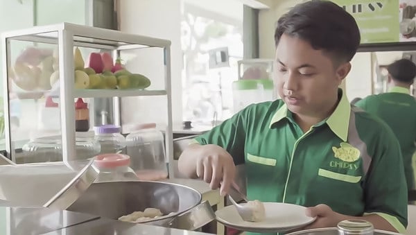 Usaha kuliber Siomay Chipsy adalah salah satu pelauka UMKM yang mendapat binaan.