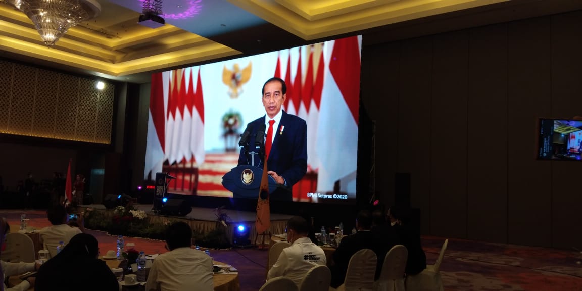 Presiden Jokowi membuka Munas Apjati di Bandung, secara virtual, Jumat (27/11)
