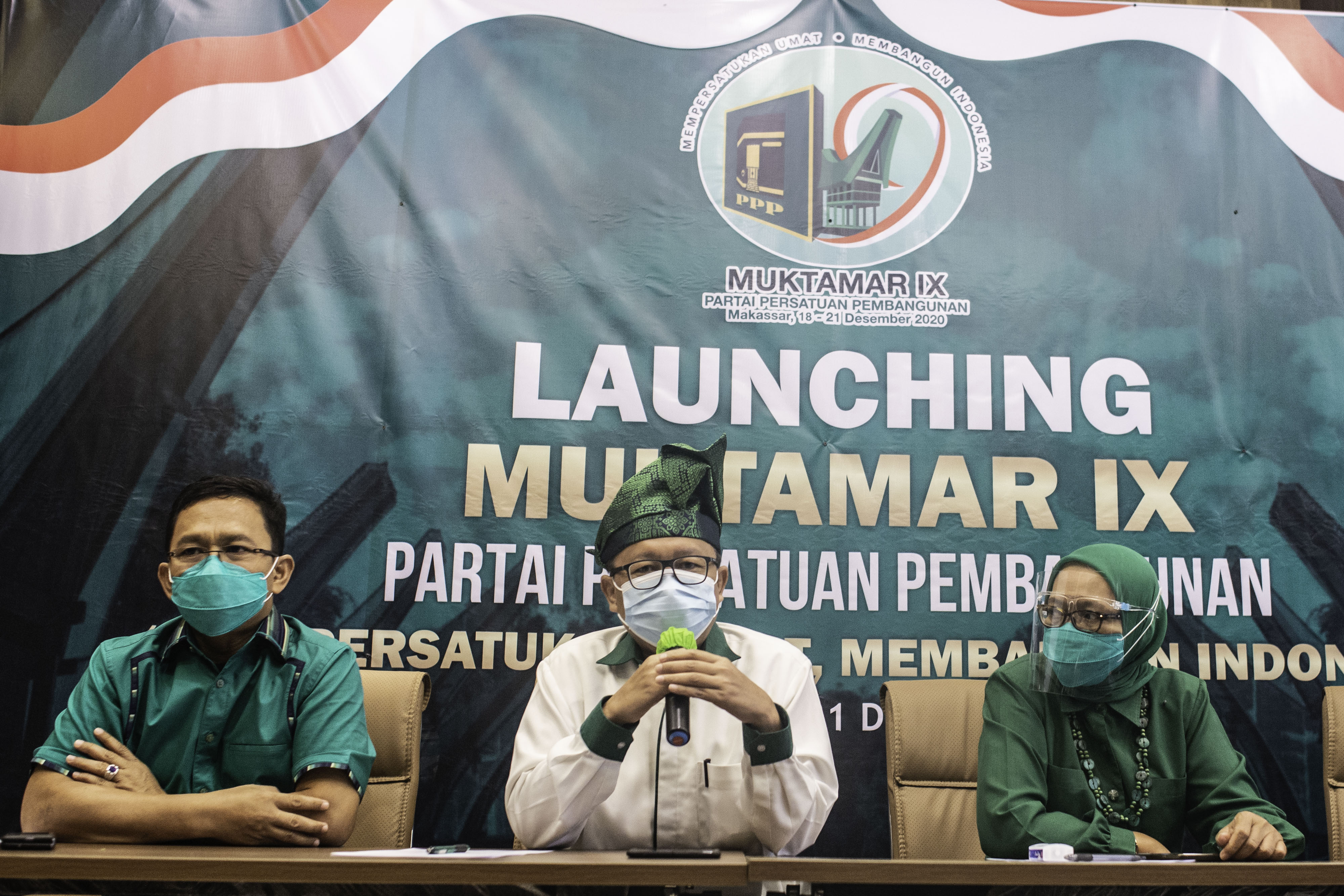 Sekjen PPP Arsul Sani (tengah), Ketua SC Muktamar IX PPP Ermalena (kanan) dan Ketua OC Muktamar IX PPP Amir Uskara (kiri).