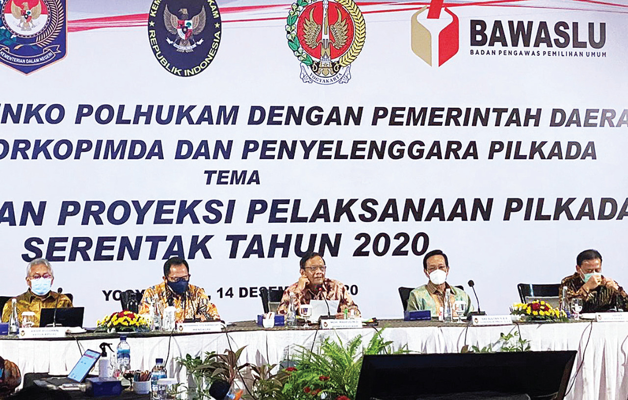 (Dari kiri) Ketua KPU Arief Budiman, Mendagri Tito Karnavian, Menko Polhukam Mahfud MD, Gubernur DI Yogyakarta Sri Sultan Hamengku Buwono X.