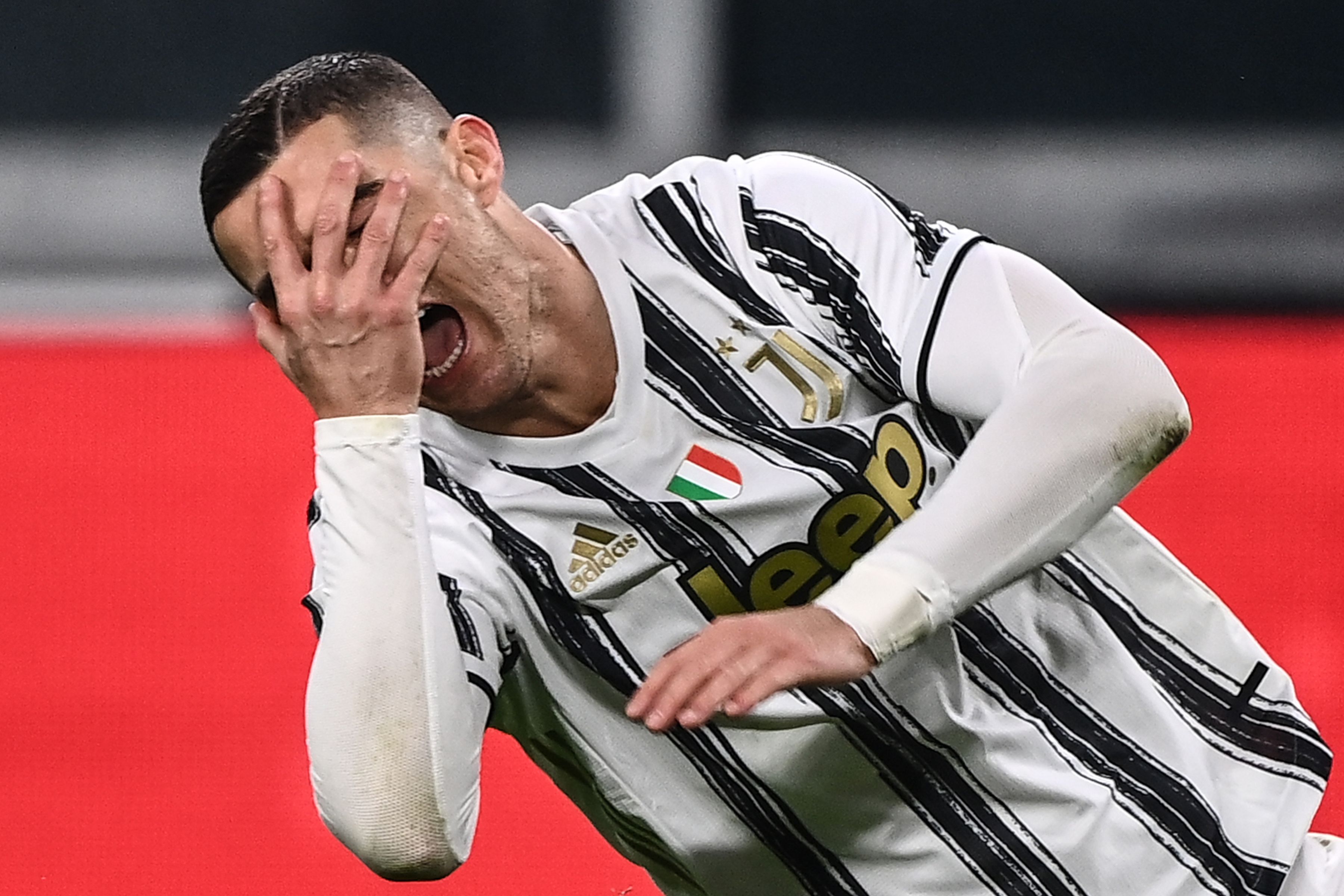 Reaksi Cristiano Ronaldo saat Juventus menghadapi Fiorentina dalam laga Serie A, Rabu (23/12). Bermain di kandang, Juventus kalah 0-3.     
