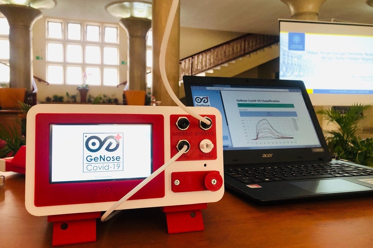 Satu set peralatan GeNose.