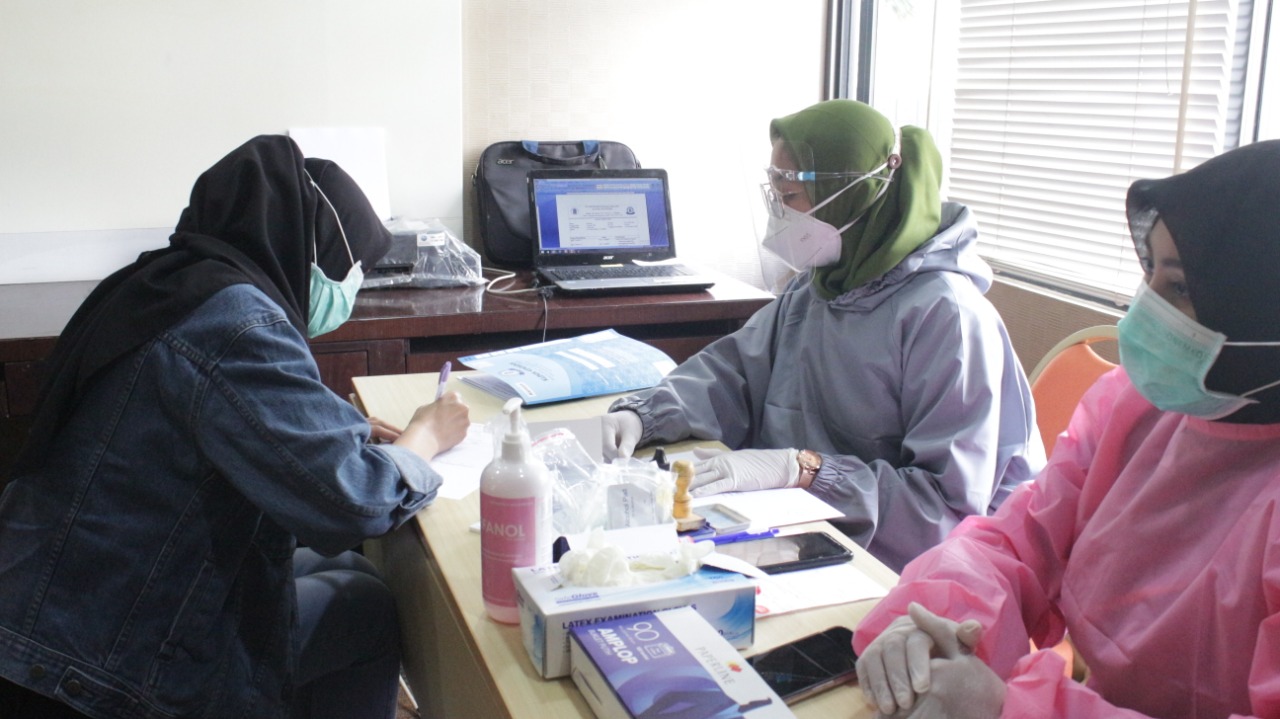 Harris Hotel & Conventions Malang siap menyediakan rapid test di hotel untuk para tamu mulai 24 Desember 2020. 