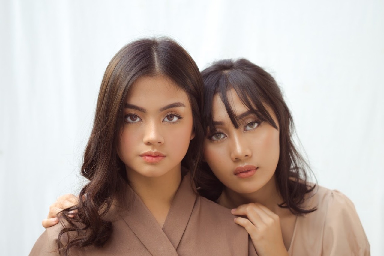 Model menggunakan softlense yang natural look