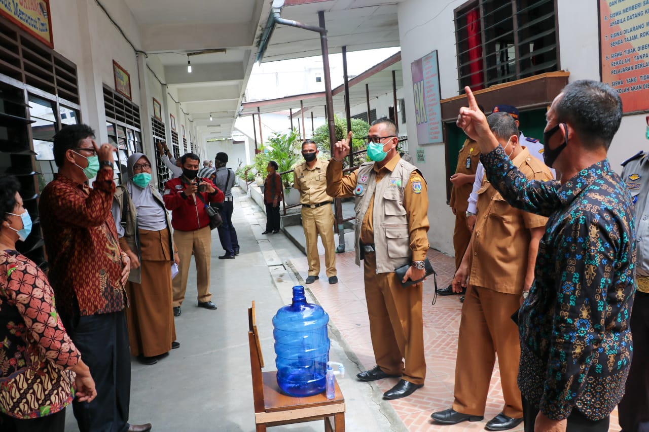 Tim Verifikasi Satgas Percepatan Penanganan Covid-19 Kota Tebing Tinggi mengecek sejumlah sekolah di Kota Tebing Tinggi, Senin (28/12/2020).