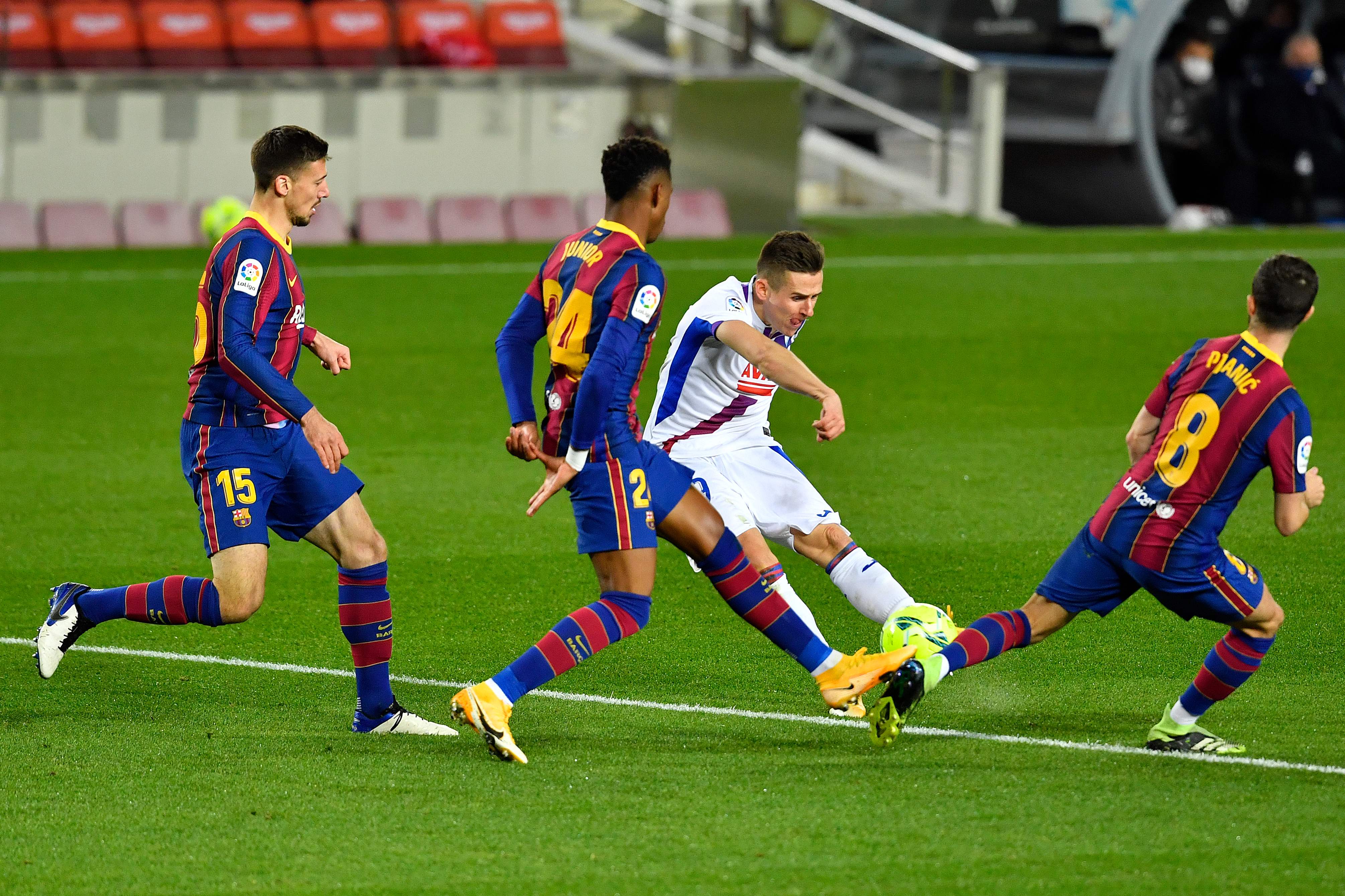 Laga La Liga antara Barcelona dan Eibar.