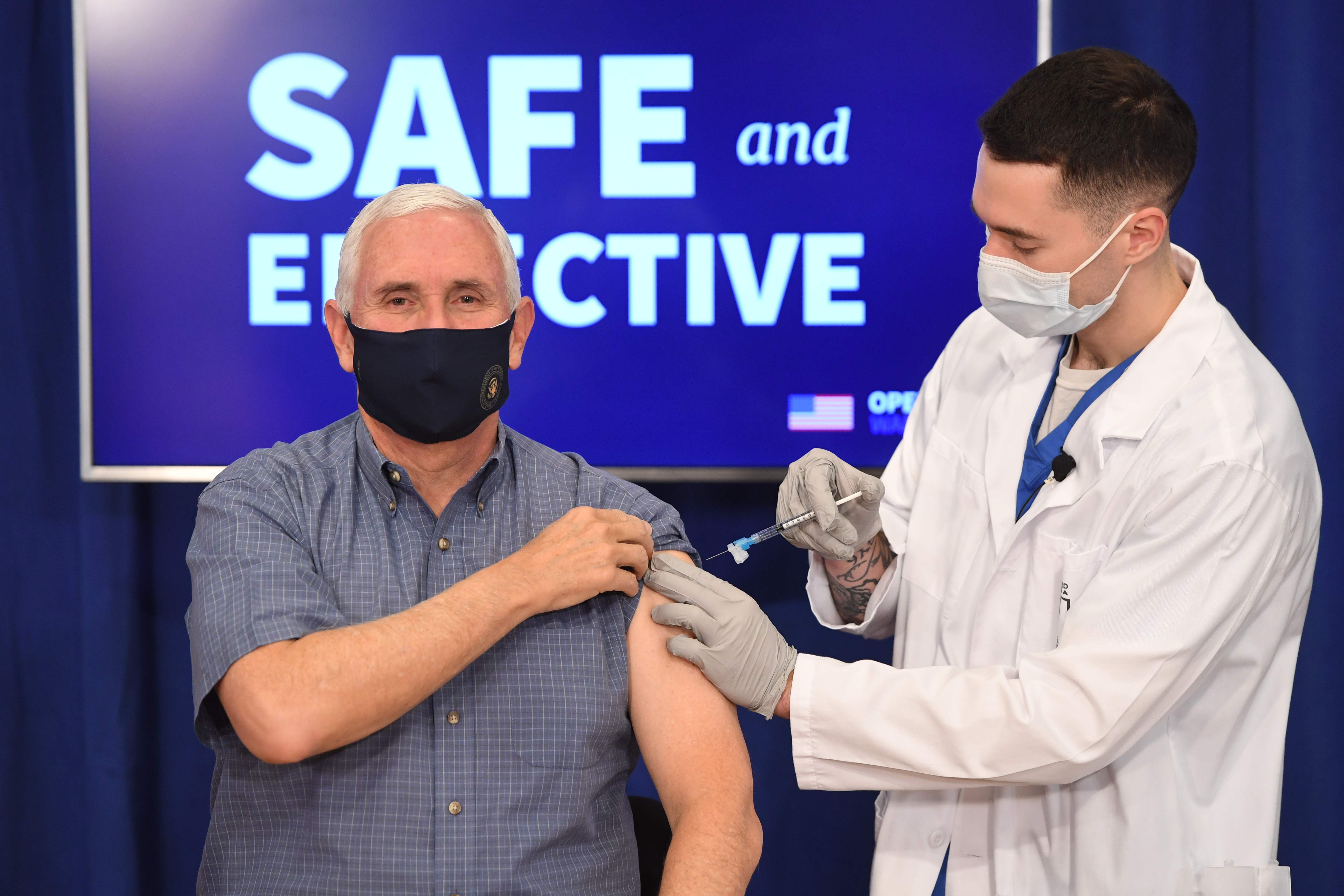 Wakil Presiden AS Mike Pence Disuntik Vaksin Covid-19