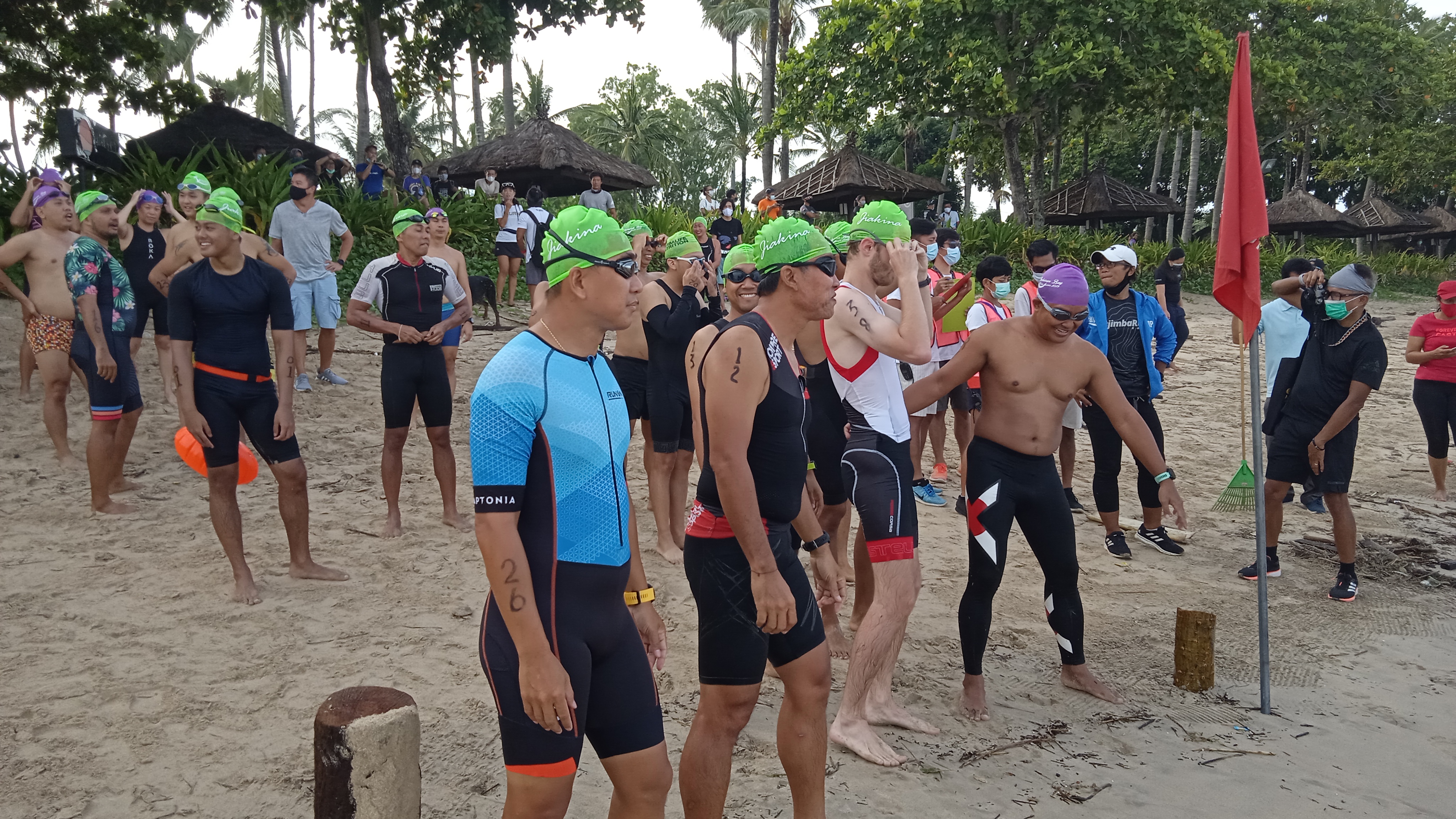 Peserta Jimbarun Triathlon 2020 bersiap di garis start