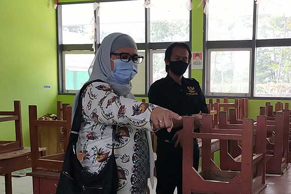 Komisioner KPAI Bidang Pendidikan Retno Listyarty  (kiri)