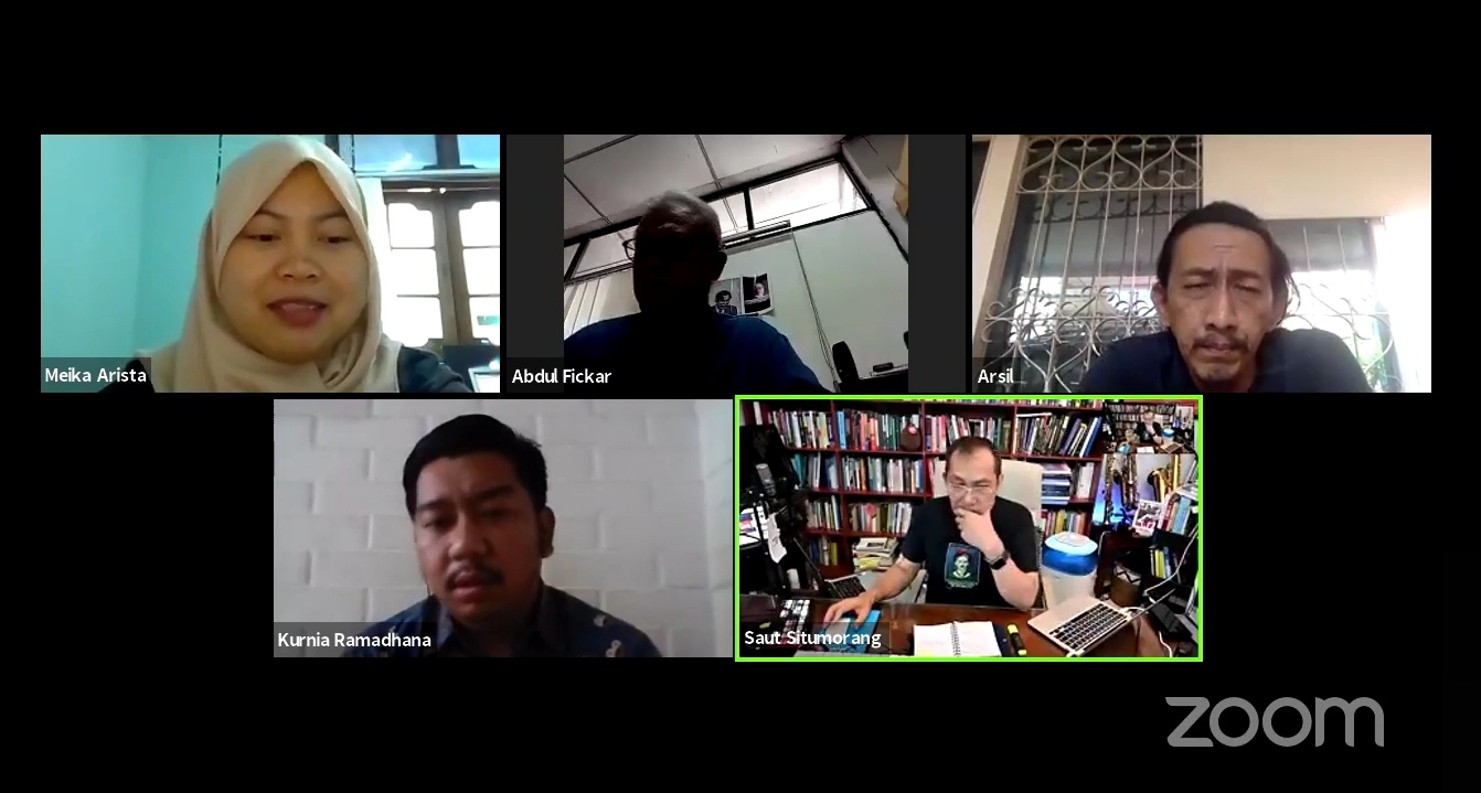 Asisten advokat kantor hukum Lokataru Meika Arista (kiri atas) sebagai salah satu pembicara diskusi penanganan kasus Nurhadi, Rabu (2/12).