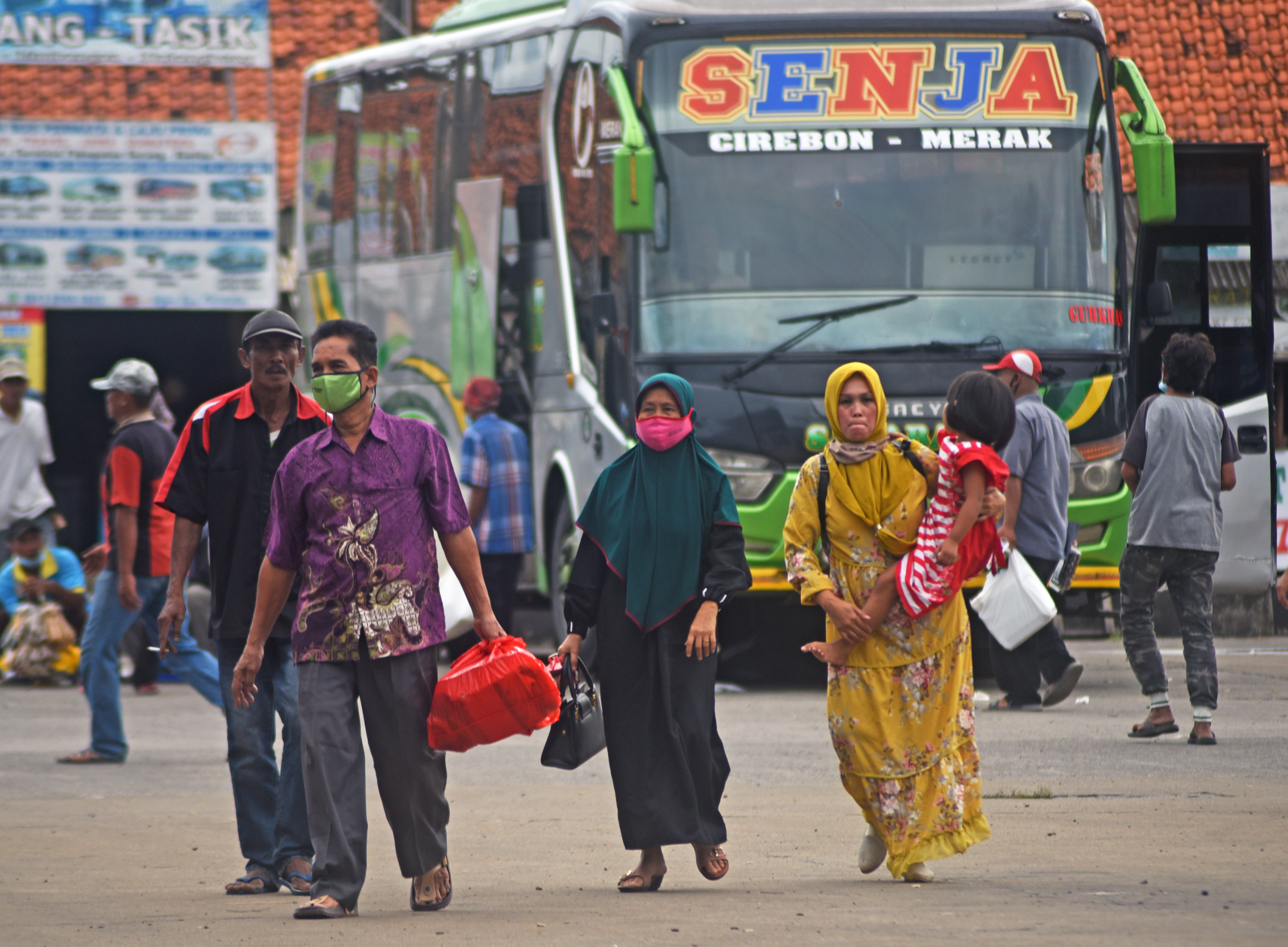 Penumpang Perjalanan Darat Tak Wajib Tes Antigen saat Berlibur