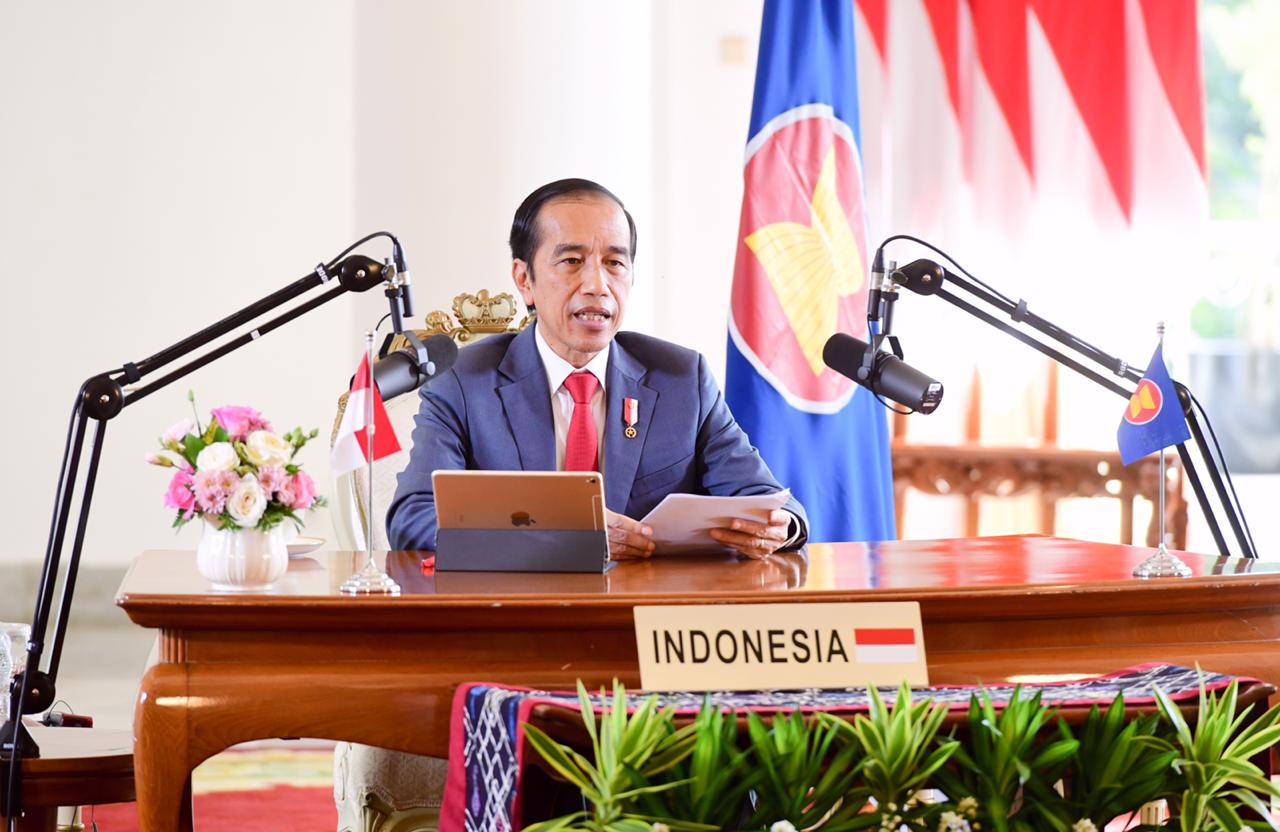 Presiden Jokowi saat mengikuti rangkaian KTT ASEAN ke-37 secara virtual.