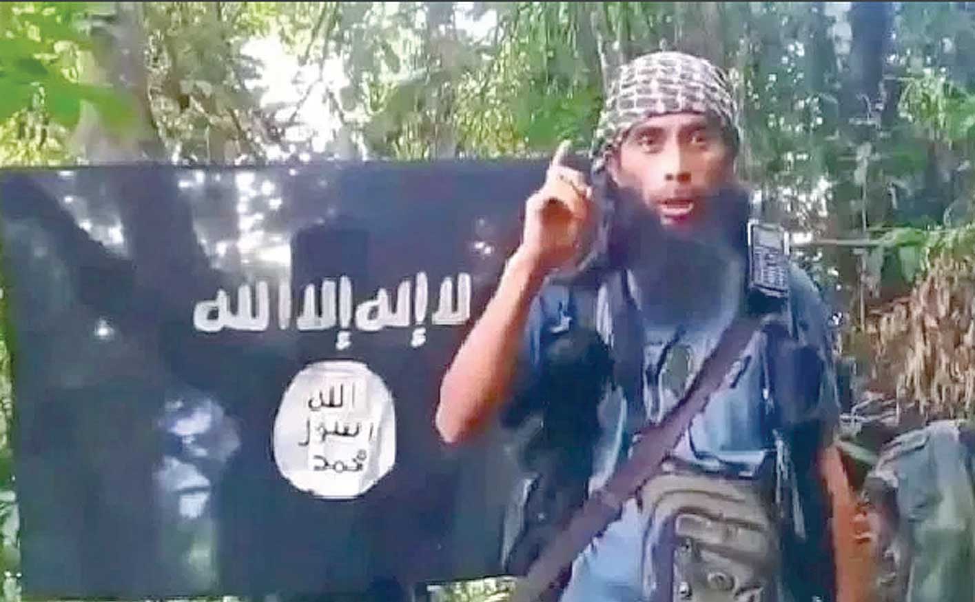 Pimpinan MIT Ali Kalora saat tampil di kanal Youtube sesaat sebelum mengeksekusi warga di tempat persembunyiannya