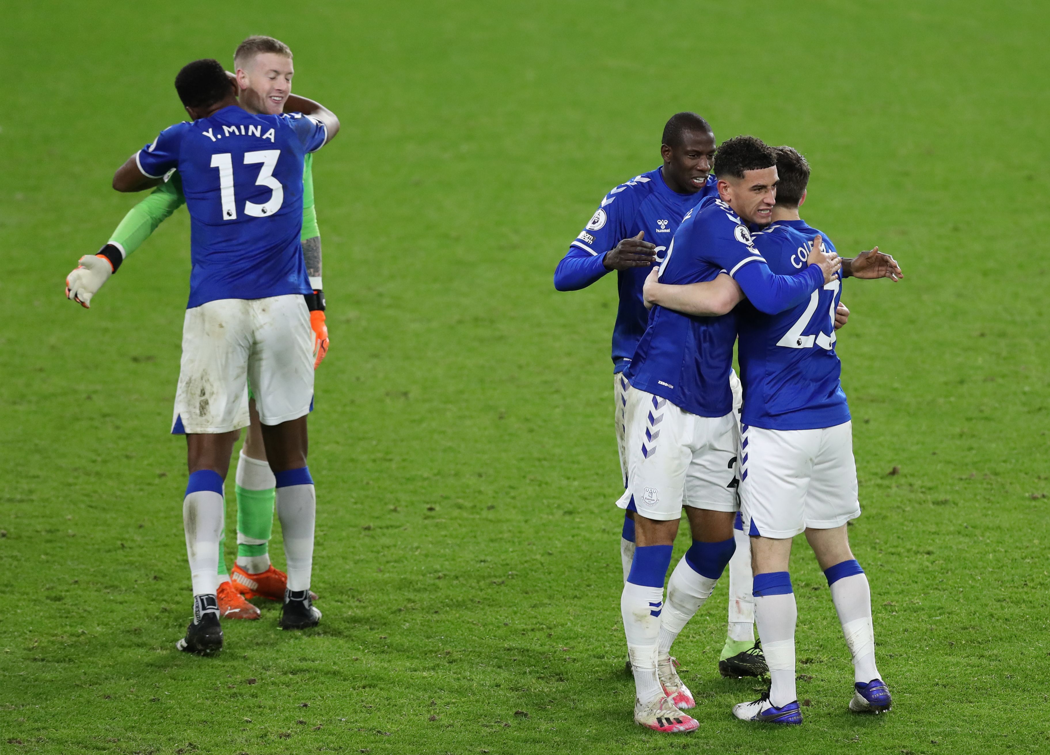 Para pemain Everton merayakan kemenangan mereka atas Sheffield United di akhir laga Liga Primer Inggris.