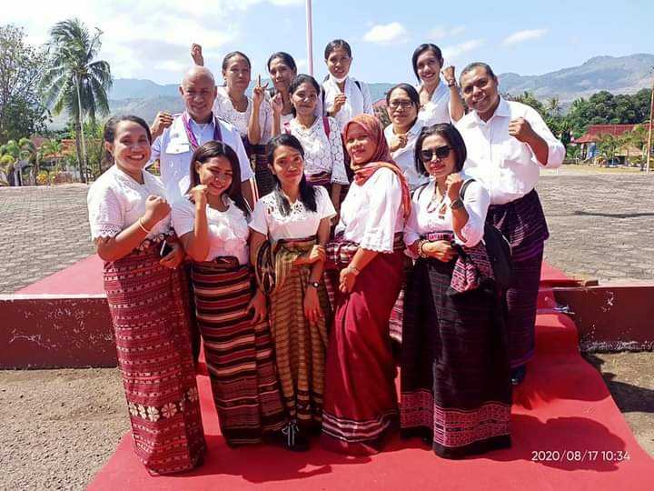 Kwatek dan Nowing jadi pakaian resmi dedinasan di Flores Timur. 
