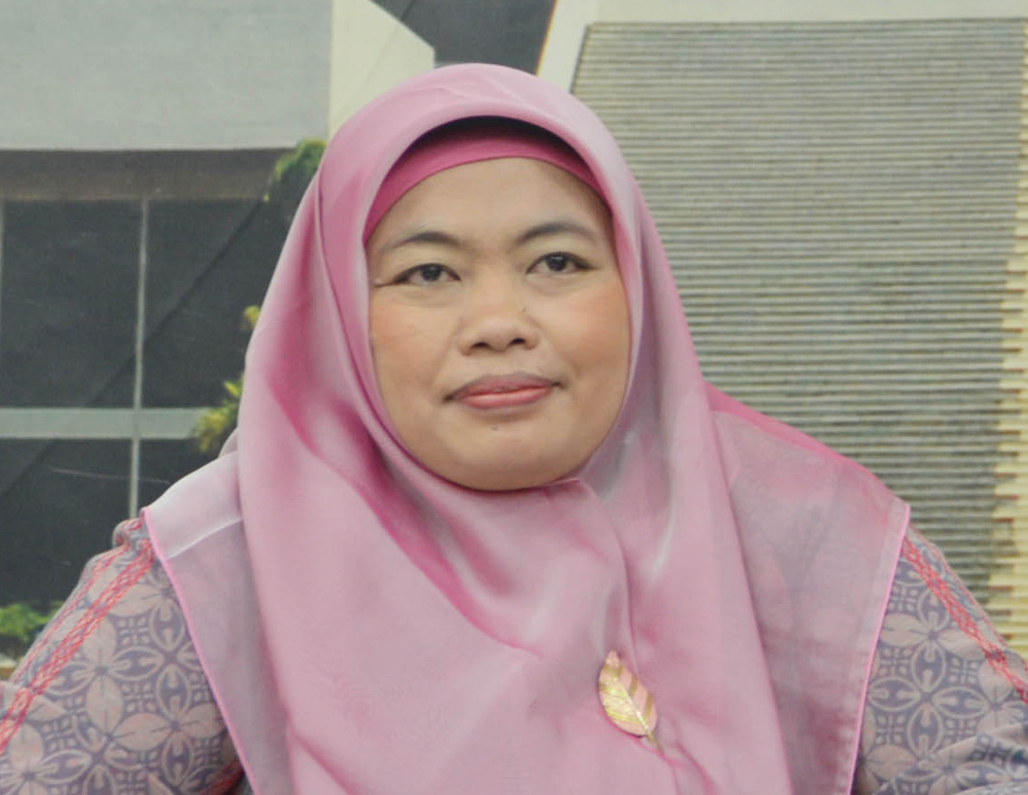 Direktur Eksekutif INDEFEnny  Sri Hartati