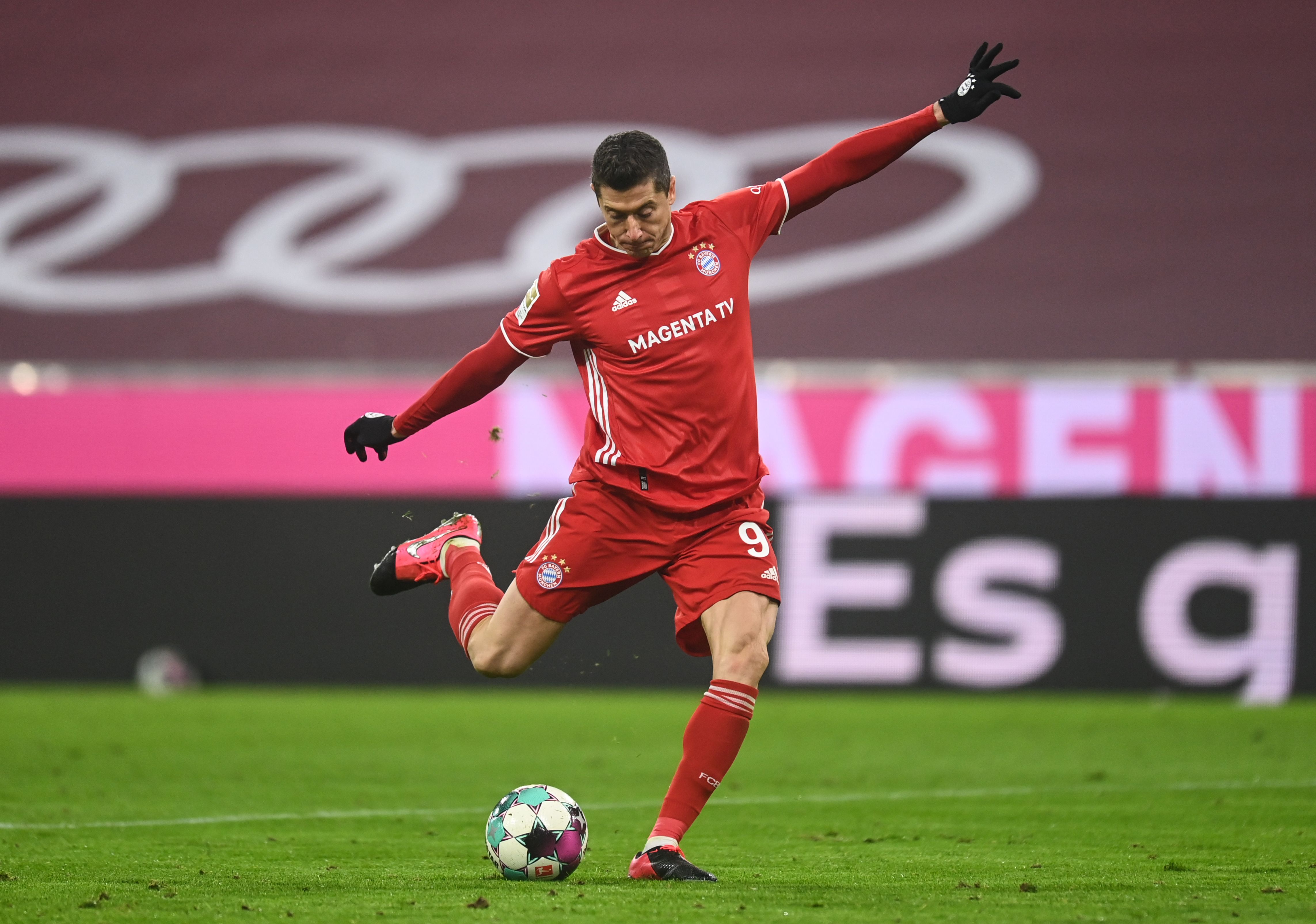 Kalahkan Messi dan Ronaldo, Lewandowskki Pemain Terbaik FIFA 2020