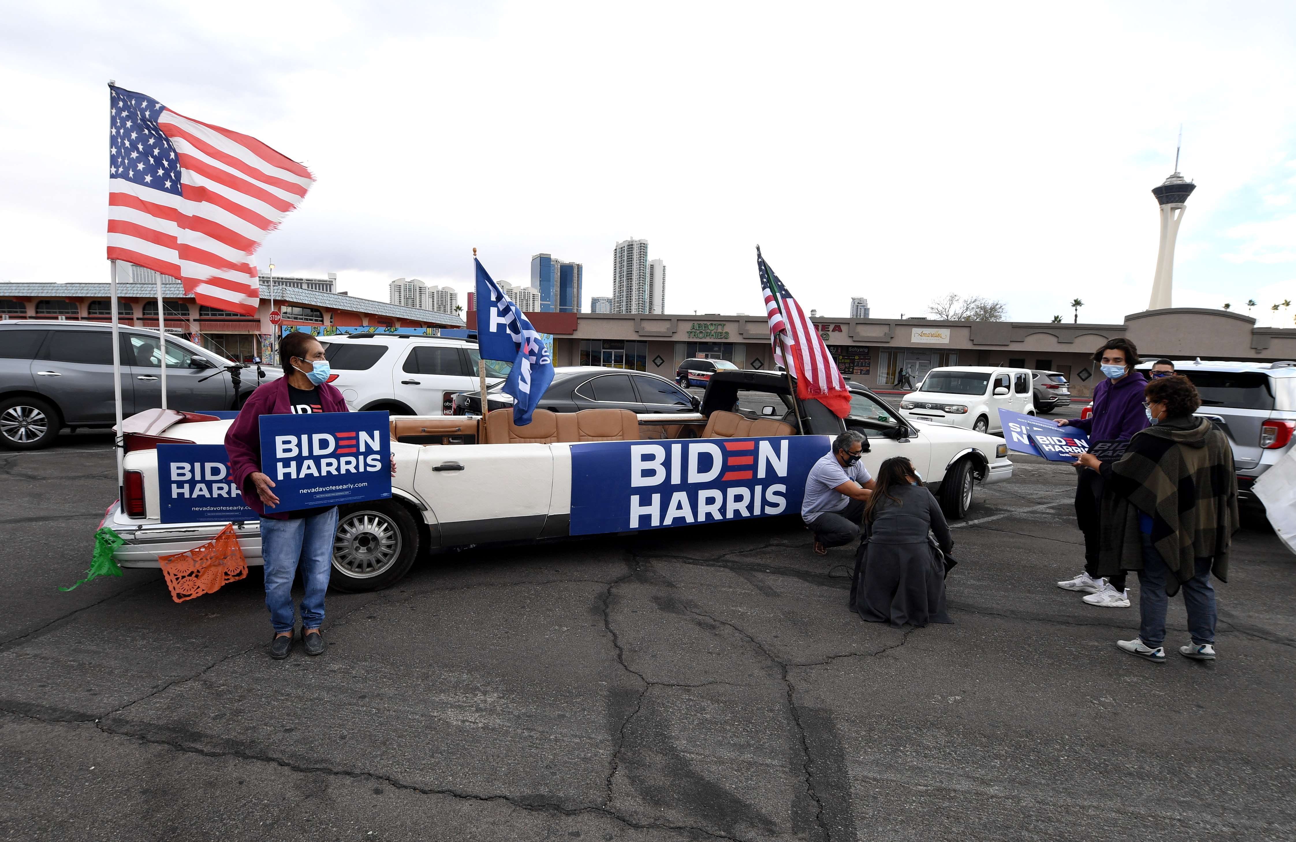 Pendukung Joe Biden di Nevada merayakan kemenangan Joe Biden