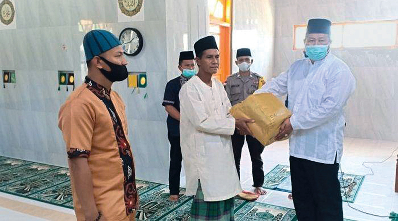 Calon Bupati Kepulauan Anambas Abdul Haris (kanan) yang berpasangan dengan Wan Zuhendra.
