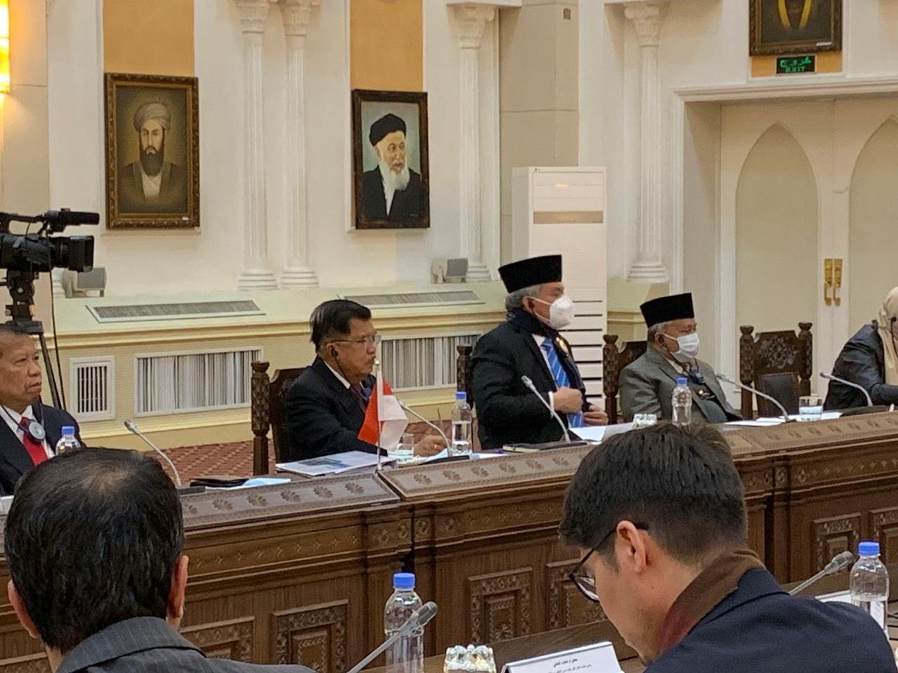 Ketua Dewan Masjid Indonesia Jusuf Kalla saat berada di Afghanistan, Kamis (24/12).