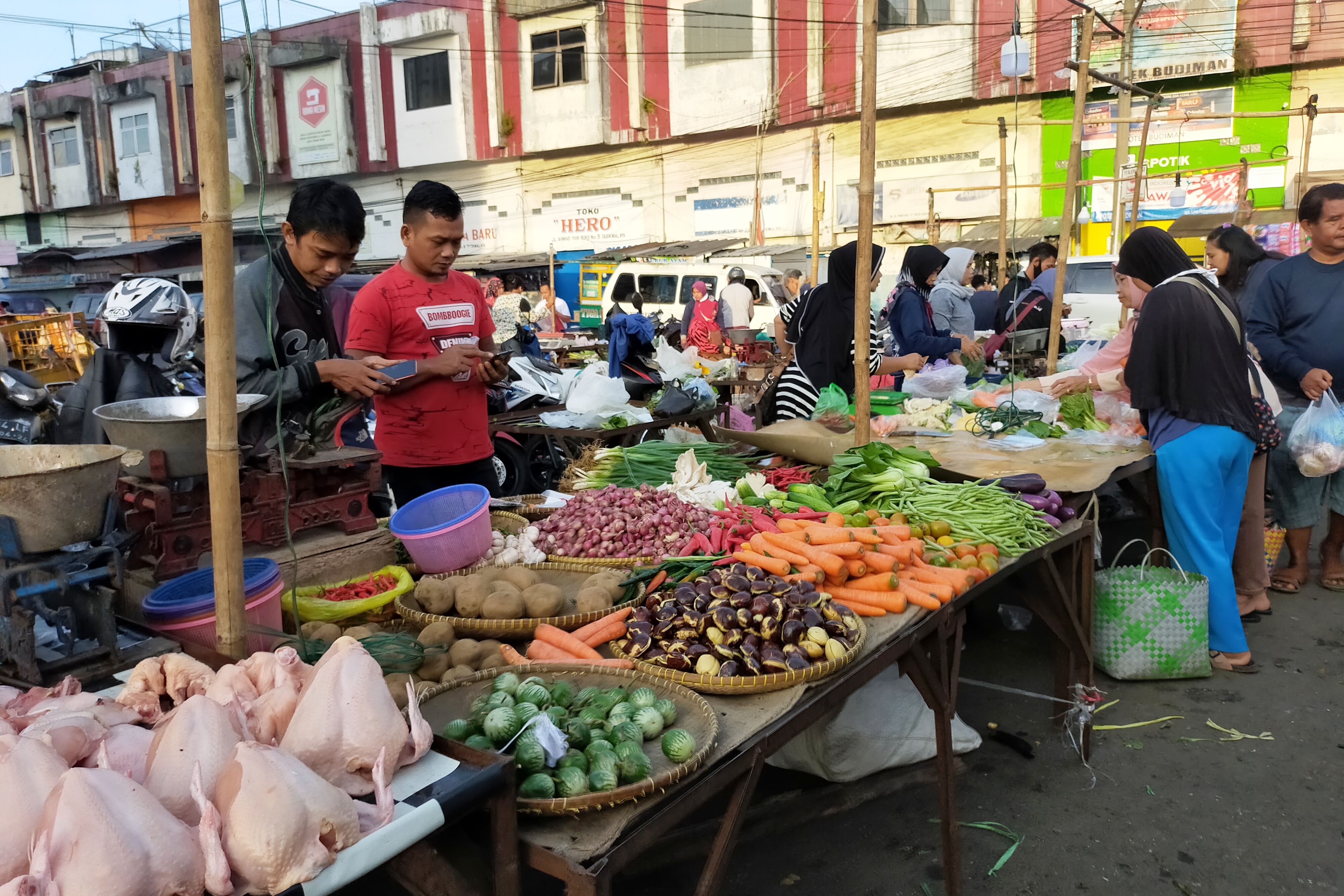 Jelang Nataru, Harga Telur dan Ayam Potong Merangkak Naik