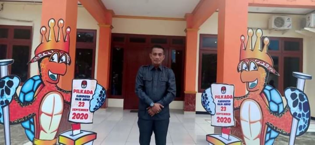 Komisioner KPU Kabupaten Raja Ampat Muslim Saefudin