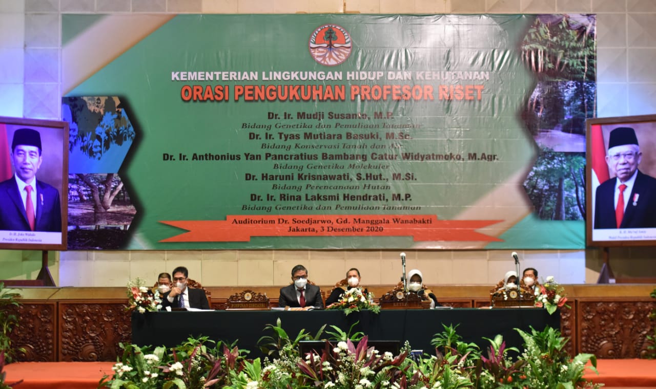 Pengukuhan 5 profesor riset KLHK di Jakarta, Kamis (3/12)