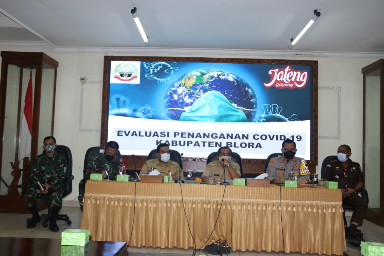 Rapat Pemkab Blora yang memutuskan Blora memberlakukan jam malam mulai Sabtu (19/12/2020).