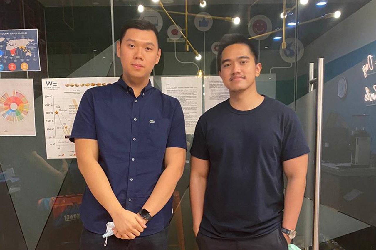 Pengusaha muda asal Banten, Billy Martono (kiri) bersama putra Presiden Joko Widodo, Kaesang Pangarep.