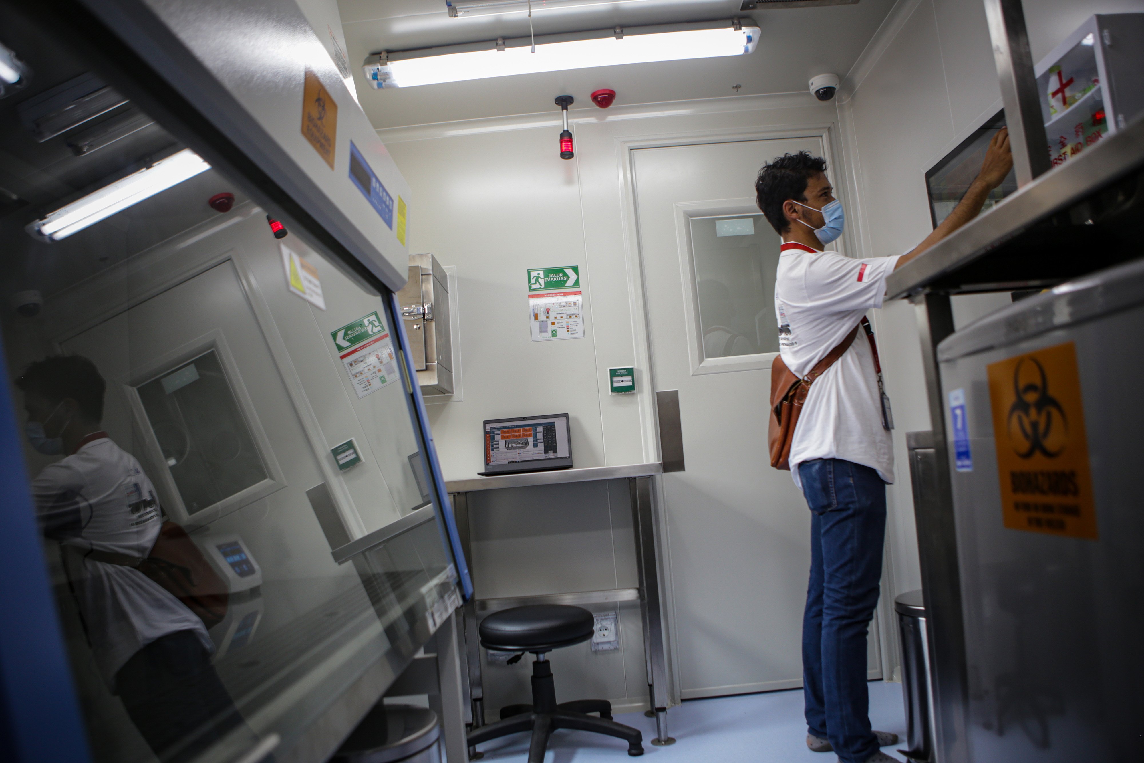 fasilitas dalam Mobile Lab BSL-2 BPPT