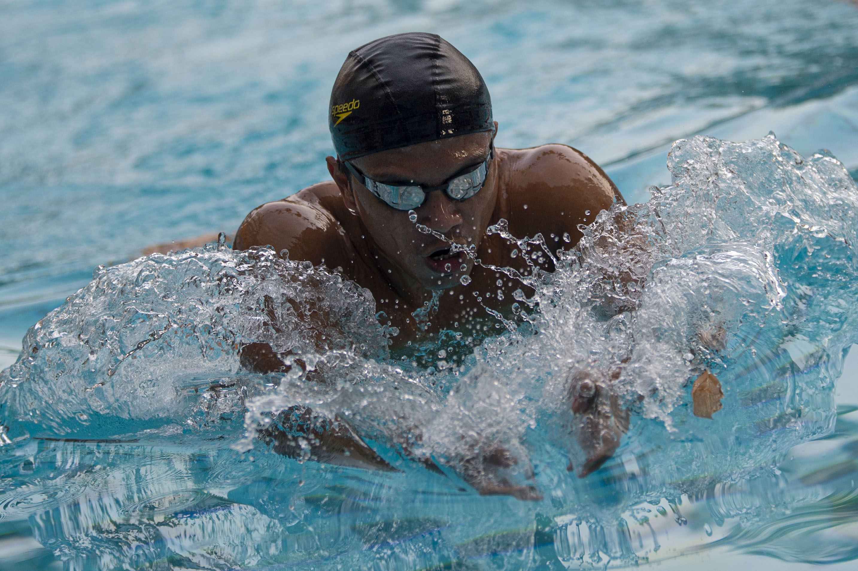 Perenang I Gede Siman Sudartawa berlatih dengan klubnya Millennium Aquatic di Kolam Renang Cikini, Jakarta