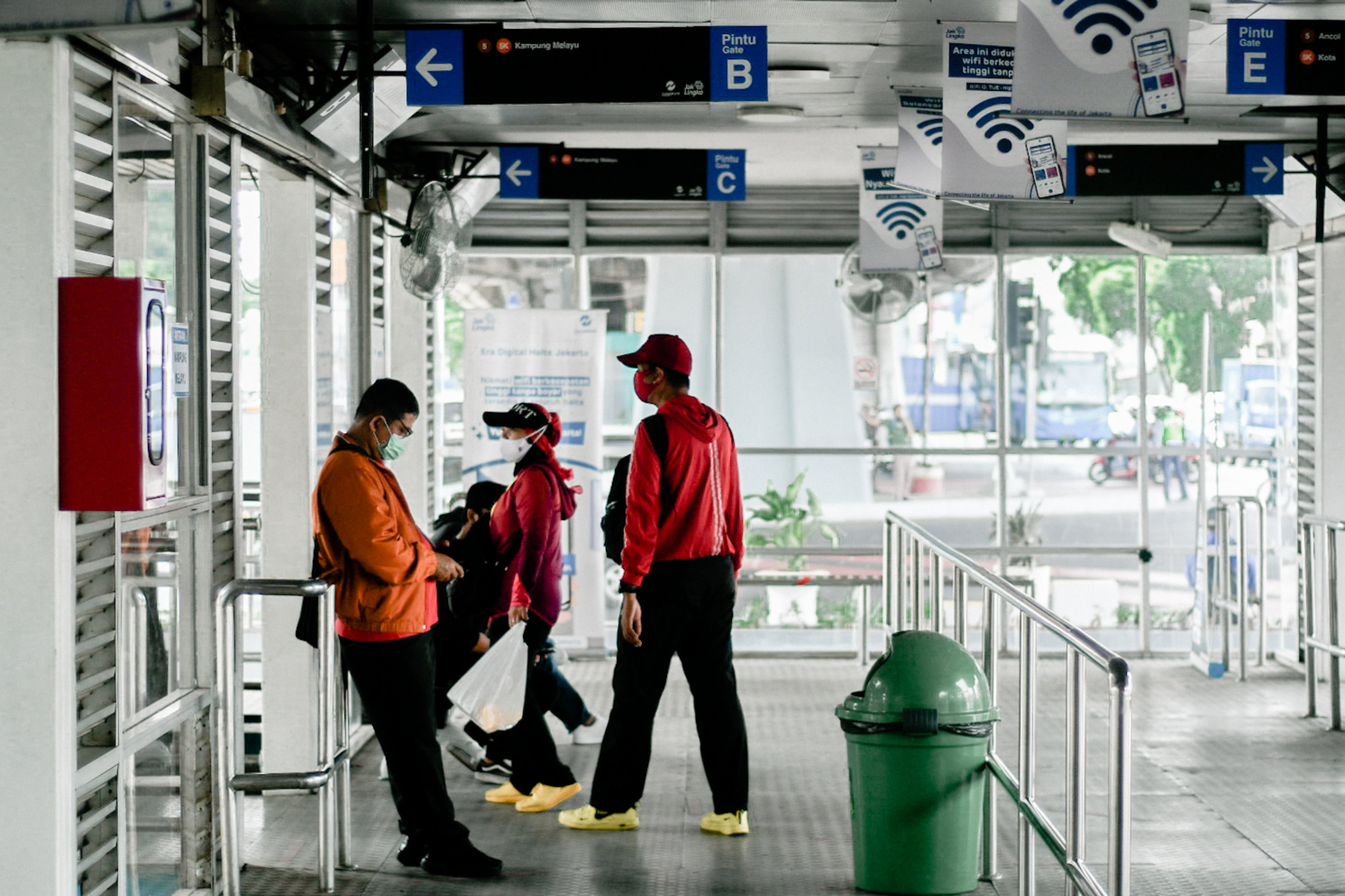 Penumpang TransJakarta harus meneraokan ptotokol kesehatan