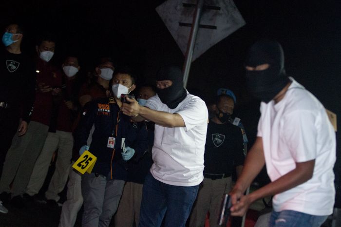 Rekontruksi tewasnya enam anggota FPI yang ditembak polisi di rest area Km 50 Tol Jakarta Cikapmpek.