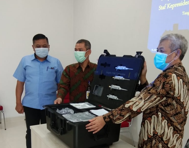 Kantor Staf Presiden  memberi hibah alat kesehatan berupa Real  Time PCR Thermal Cyber Mini 8 kepada Uhamka