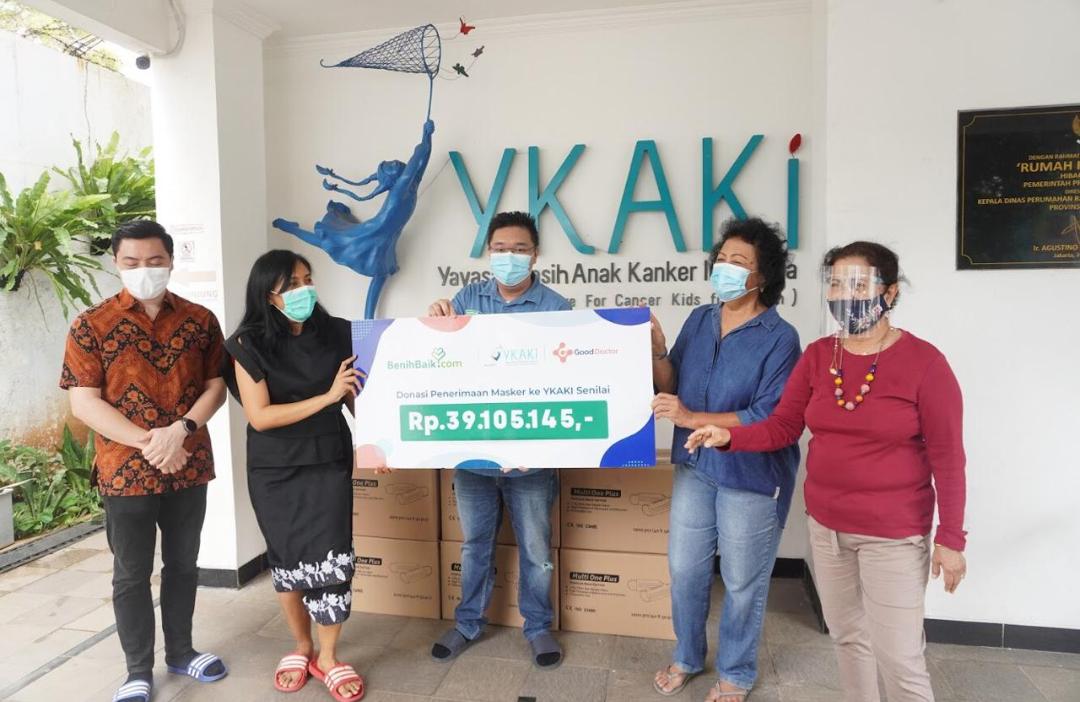Donasi masker untuk YKAKI