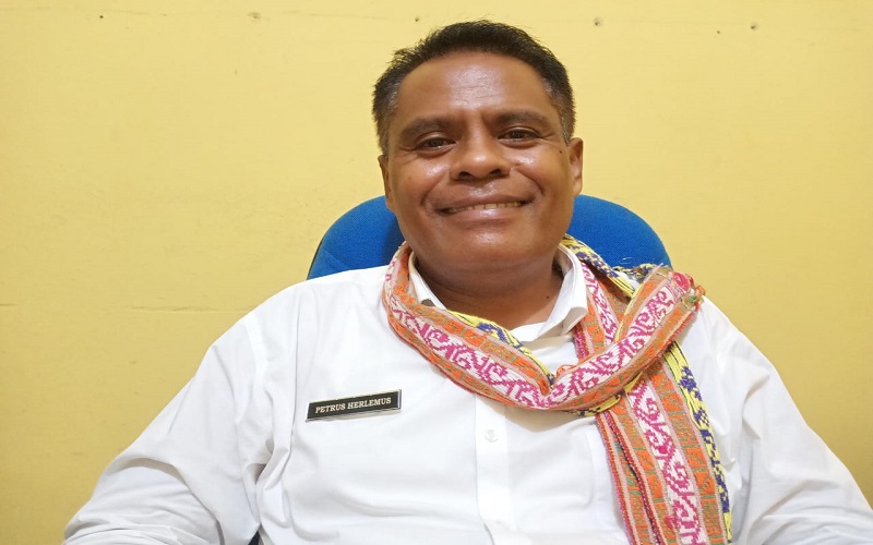 Juru bicara Satgas Covid-19 Kabupaten Sikka, Petrus Herlemus