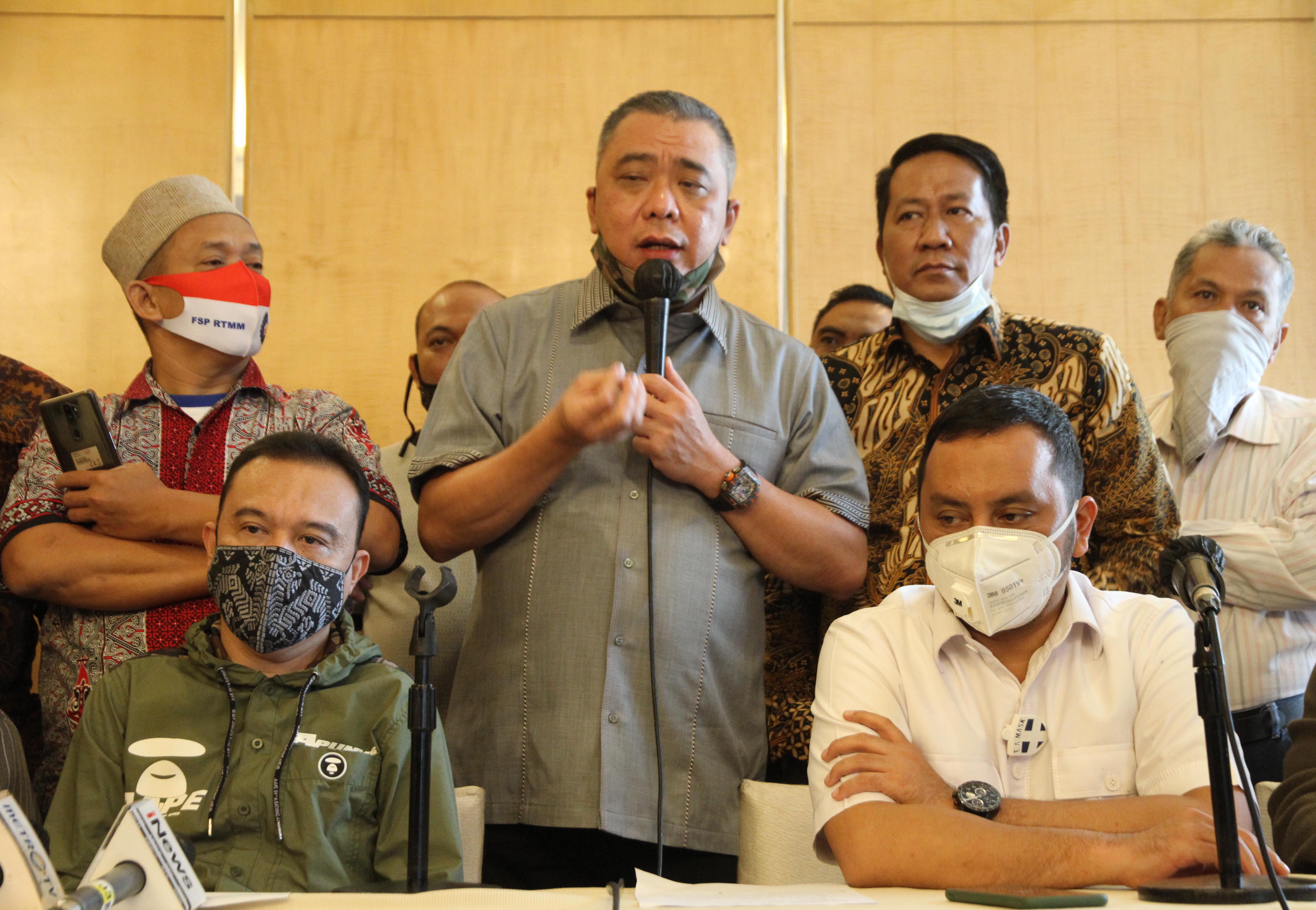 Ahmad M Ali (tengah), anggota Komisi III DPR RI