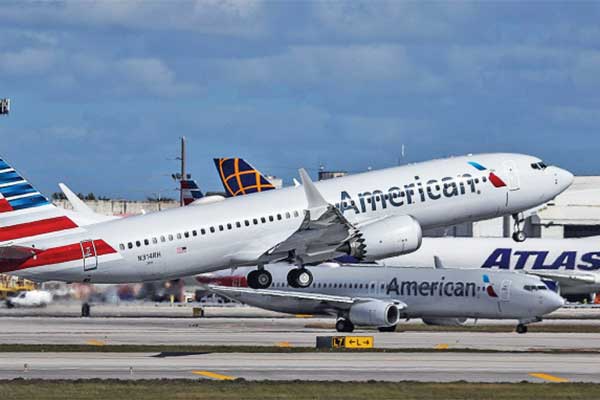 Pesawat Boeing 737 Max lepas landas dari Bandara Internasional Miami di Florida, AS