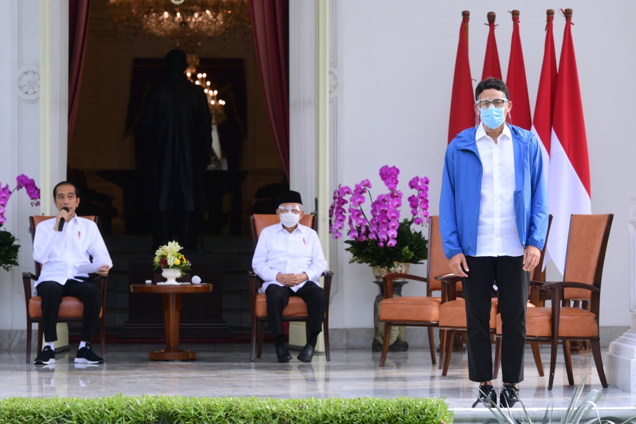 Sandiaga Jelaskan Makna Jaket Biru bagi Menteri Baru