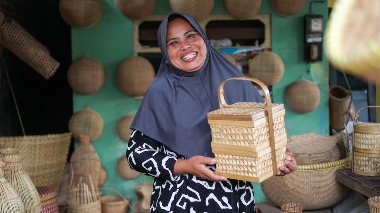 Seorang perempuan yang menjadi pengusaha UMKM