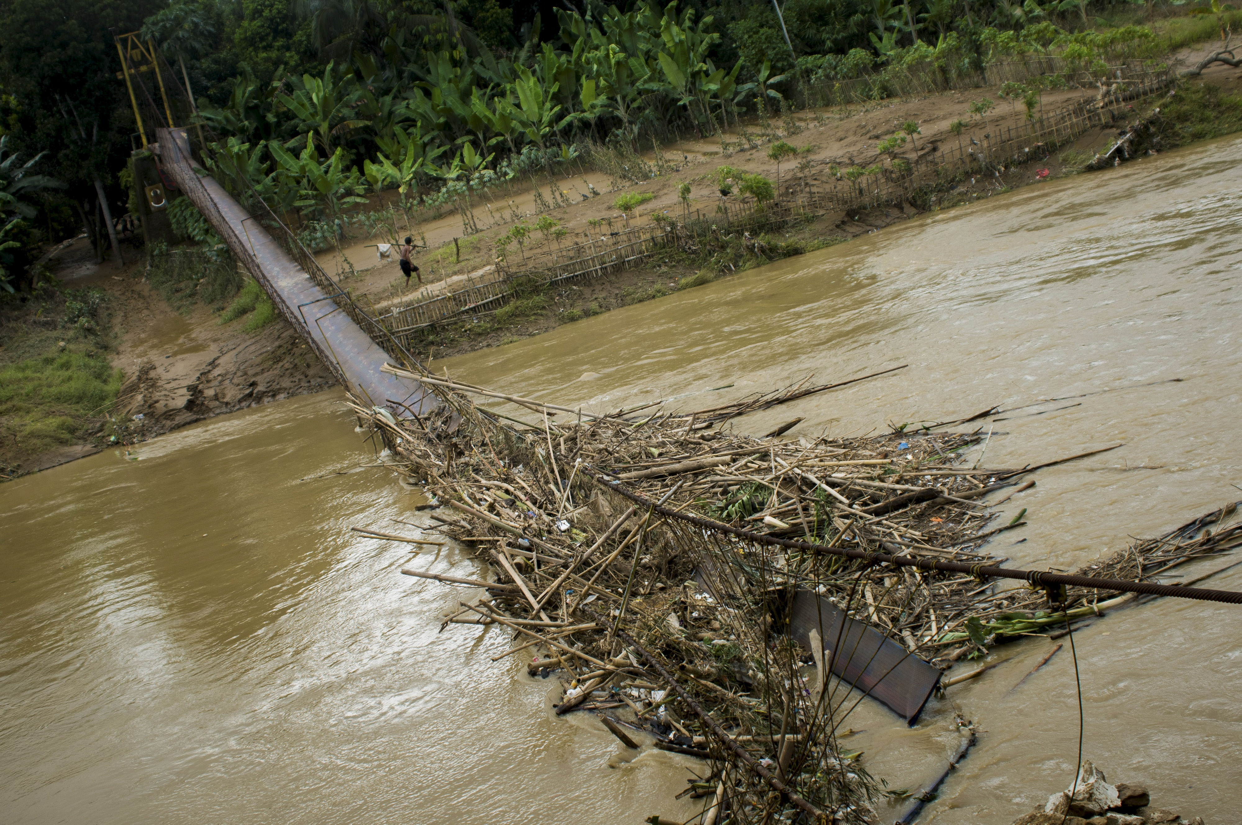 Jembatan gantung di Lebak,banten putus diterjang banjir bandang