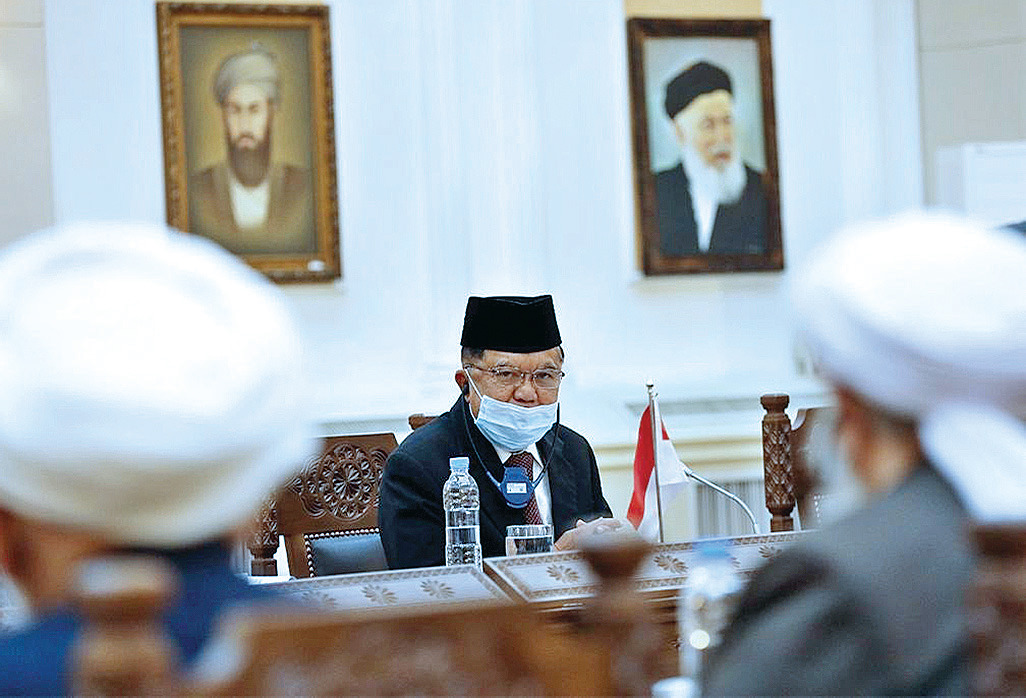 Wakil Presiden Ke-10 dan Ke-12 Indonesia Jusuf Kalla mengadakan pertemuan untuk memberikan solusi perdamaian di Kabul, Afghanistan.