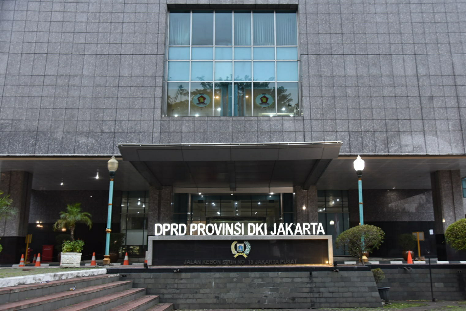 Suasana di Gedung Dewan Perwakilan Rakyat Daerah (DPRD) di kawasan Kebon Sirih, Jakarta Pusat.