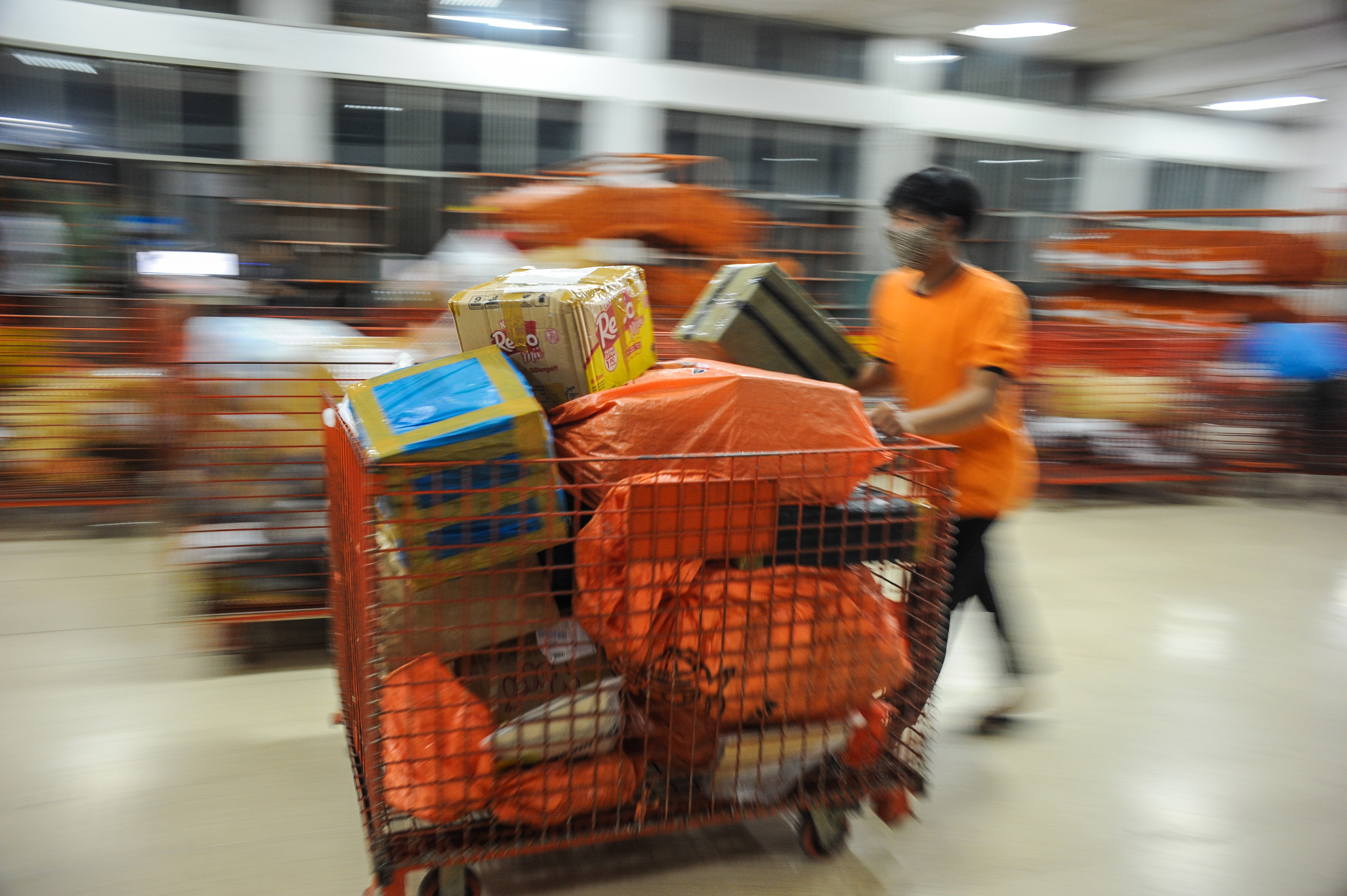 Ilustrasi pengiriman paket.